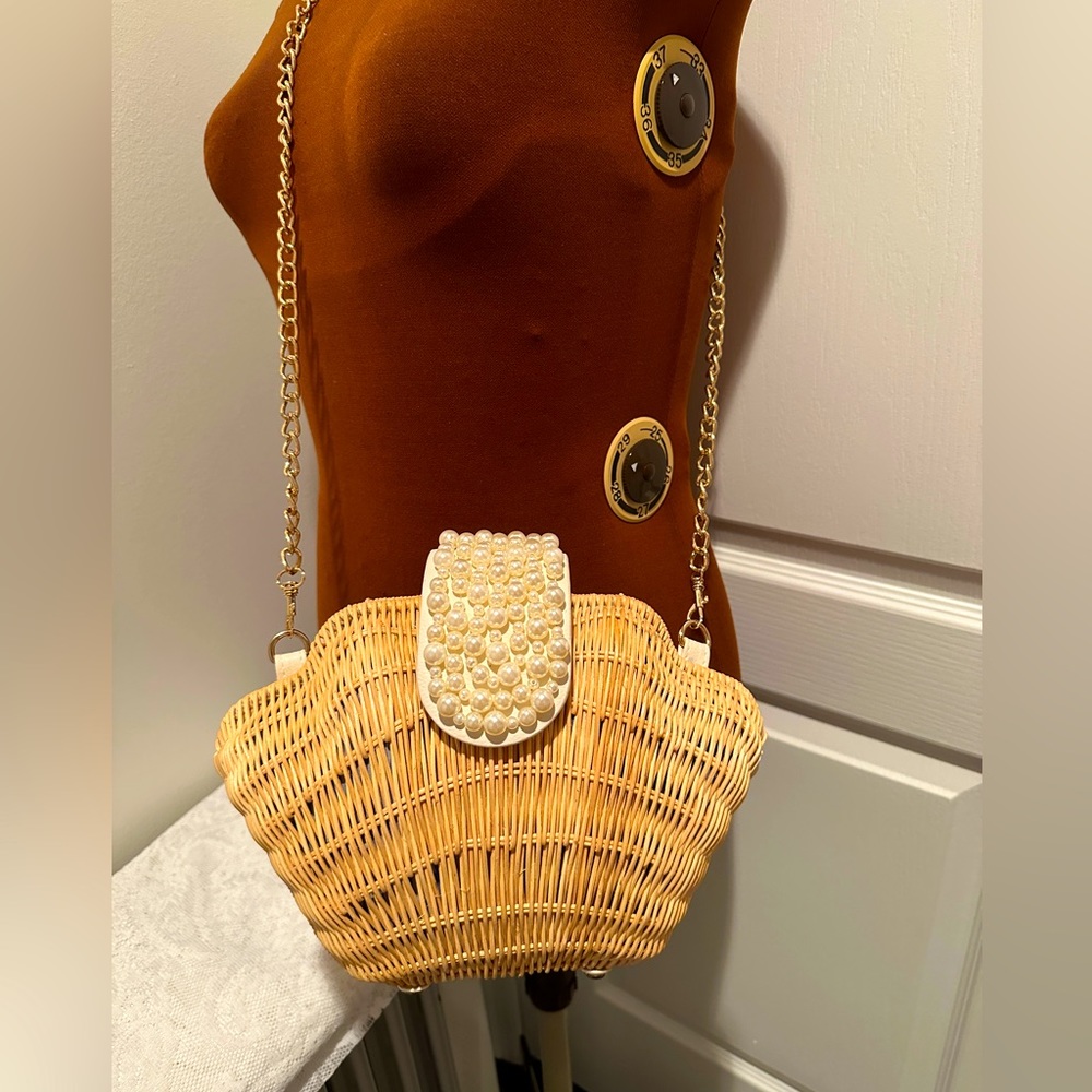 Lovely Summer crossbody shell shaped purse
